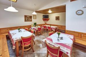 Restoran ili drugo mesto za obedovanje u objektu Guesthouse Sanabor