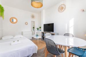 a white room with a bed and a table and chairs at Cosy apartment in the heart of Marseille - Welkeys in Marseille