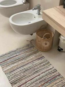 Koupelna v ubytování Waterfront balcony I Grani 4 Resort Style Suite