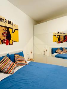 a bedroom with two beds with blue sheets at La casa del fumetto in Castel di Sangro +6 photos