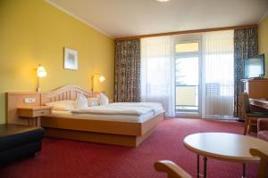 A bed or beds in a room at GASTHOF SCHEER Feriendomizil