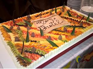 Makanan di atau berdekatan hotel