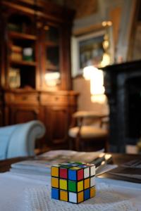 a rubix cube sitting on top of a table at il Pozzo Apartment in Città di Castello