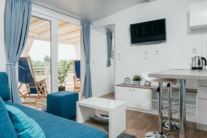 a room with a bed and a kitchen with a table at San Antonio mobile homes in Biograd na Moru