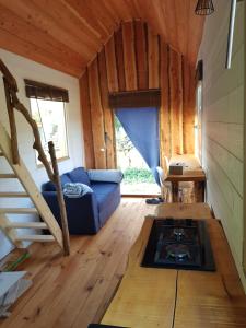 Χώρος καθιστικού στο Tiny house du bonheur