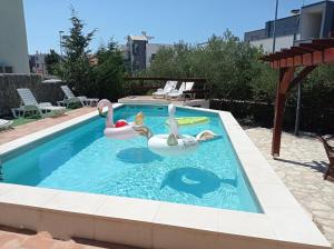 Bazén v ubytovaní VILLA NIKO with private swimming pool alebo v jeho blízkosti
