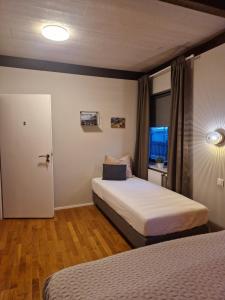 Postel nebo postele na pokoji v ubytování Haukaberg House