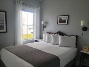 Postel nebo postele na pokoji v ubytování National Hotel + 20 fotografií