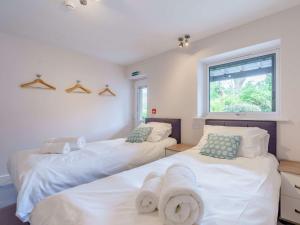 Posteľ alebo postele v izbe v ubytovaní 2 Bed in Ullswater 80556