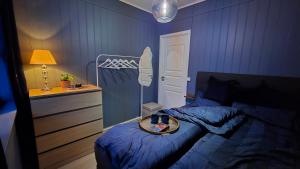 เตียงในห้องที่ Moderne cityleilighet Sogndal +40 ภาพ