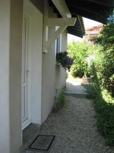 a door to a building with a flower pot on it at Appartements Les Déferlantes Mimizan-plage in Mimizan-Plage +3 photos