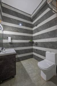 a bathroom with a black and white striped wall at Kasauli Height in Kasauli