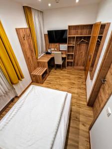 Postel nebo postele na pokoji v ubytování Hotel am Rathaus