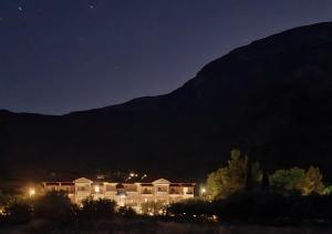 Nespecifikovaný výhled na hory nebo výhled na hory při pohledu z aparthotelu