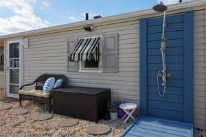 Gallery image of Barefoot Villa- 3 min walk to Lavallette beach in Lavallette +11 photos