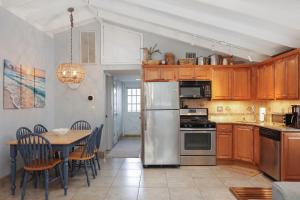 Gallery image of Barefoot Villa- 3 min walk to Lavallette beach in Lavallette