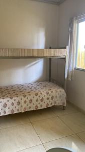 Poschodová posteľ alebo postele v izbe v ubytovaní Kitnet funcional
