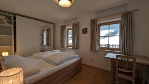 Postel nebo postele na pokoji v ubytování Chalet Apartments Ferius inklusive Jokercard im Sommer