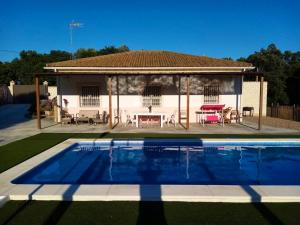 Басейн в или близо до 3 bedrooms chalet with private pool terrace and wifi at Cordoba