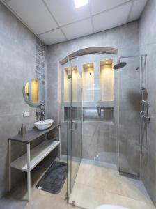 Bilik mandi di Luxe Mini Suite