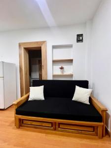 Un pat sau paturi într-o cameră la Luxe Mini Suite