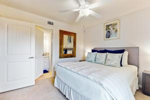 a bedroom with a bed and a ceiling fan at Rockport Getaway #608 in Rockport