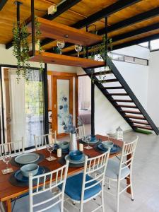 a dining room with a wooden table and chairs at Chega de Saudade in Puerto Quito