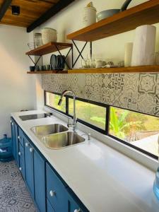 a kitchen with a sink and a window at Chega de Saudade in Puerto Quito