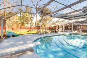 Πισίνα στο ή κοντά στο Pool and Gameroom Family Fun Retreat in Hinesville!