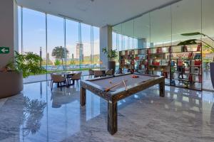 a pool table in a room with a library at Park Life Querétaro in Querétaro