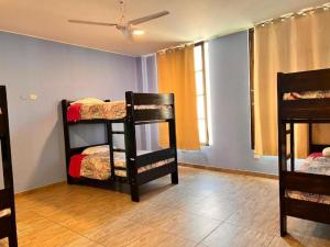 Cama ou camas em um quarto em Desert Nights Hostel