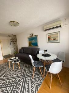 Khu vực ghế ngồi tại Capital Apartments Visoko