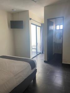 Giường trong phòng chung tại REGMAR Progreso Yucatán