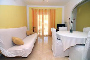 Fotografie z fotogalerie ubytování Apartments by the sea Tisno, Murter - 13588 v destinaci Tisno