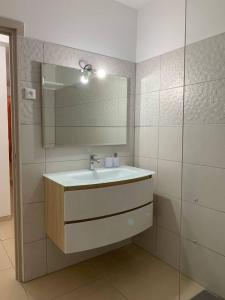 Phòng tắm tại Maison de 2 chambres avec piscine partagee et wifi a Les Anses d'Arlet a 5 km de la plage