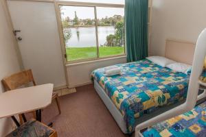 A bed or beds in a room at Moruya Waterfront Hotel Motel