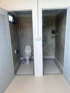 Koupelna v ubytování Sea Breeze Backpacker