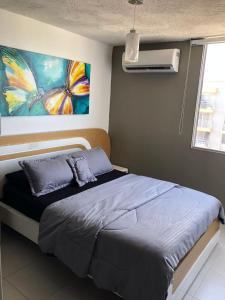 Кровать или кровати в номере Hermoso apartamento en Barranquilla