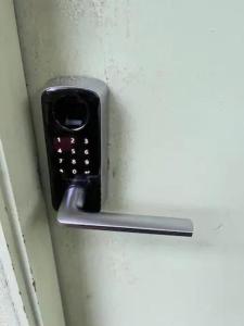 a door handle with a key board on a door at Green Hill at Rainier Lodge (0.4 miles from the entrance) in Ashford