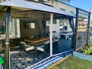 克莱蒙Lively Pet-Welcoming Tiny Haven in Bustling Clermont!的相册照片