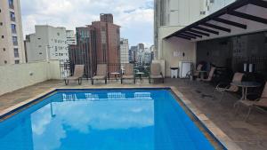 a swimming pool on the roof of a building at Flat WiFi Ar Piscina Academia Estac Itaim Bibi in Sao Paulo