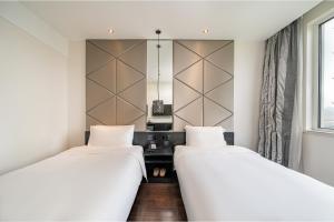 Letto o letti in una camera di Orange Hotel Shanghai Hongqiao Airport Dingbian Road Subway Station Branch - Free Hongqiao Airport & Hongqiao Train station Shuttle Bus