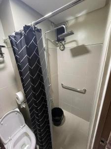 A bathroom at JJ'S CONDOTEL