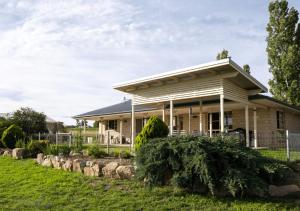 a house with a garden in front of it at Ridgemill Estate in Stanthorpe