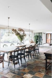 a large dining room with a large wooden table and chairs at Coromandel Lodge, Berrima in Berrima