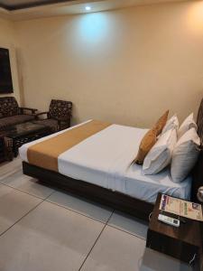 a bedroom with a large bed with pillows at Hotel New City Lite in New Delhi