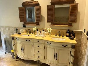 a bathroom with a sink and a mirror at Collins Cottage - Luxury Accommodation in Bright