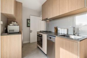 Nhà bếp/bếp nhỏ tại Sanlor Suite 2 - Luxury, Comfort & Style
