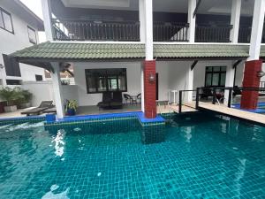 Piscine de l'établissement Amara Beach Resort Koh Phangan ou située à proximité