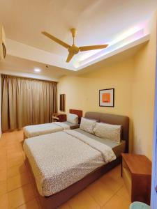 a bedroom with two beds and a ceiling fan at Fahrenheit Pavillion Bukit Bintang By JS-Home in Kuala Lumpur